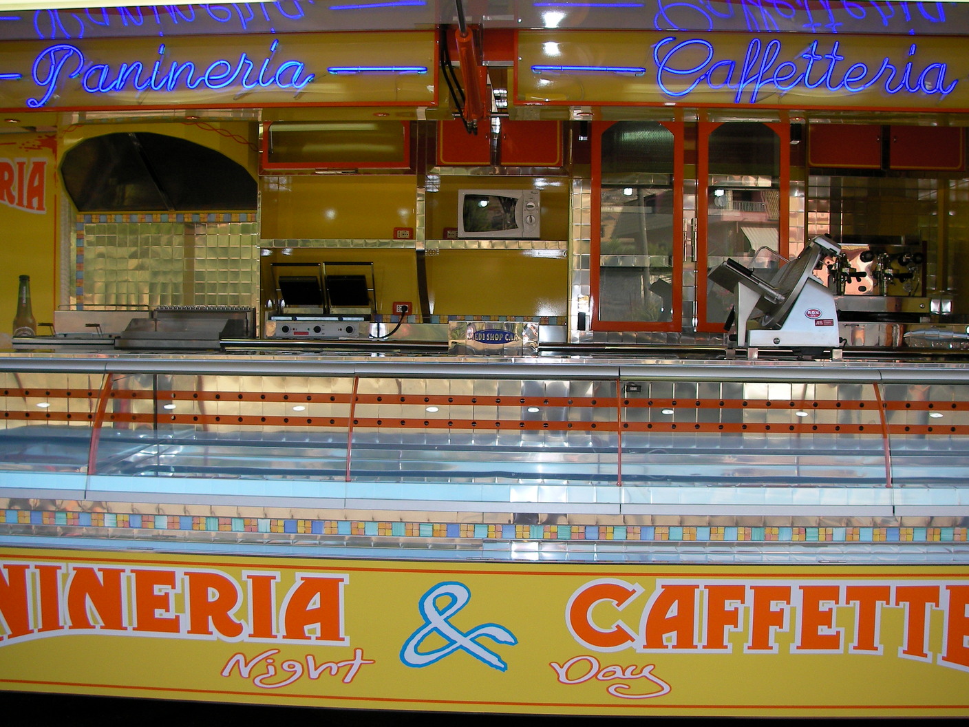 Autonegozio Paninoteca - immagine 9