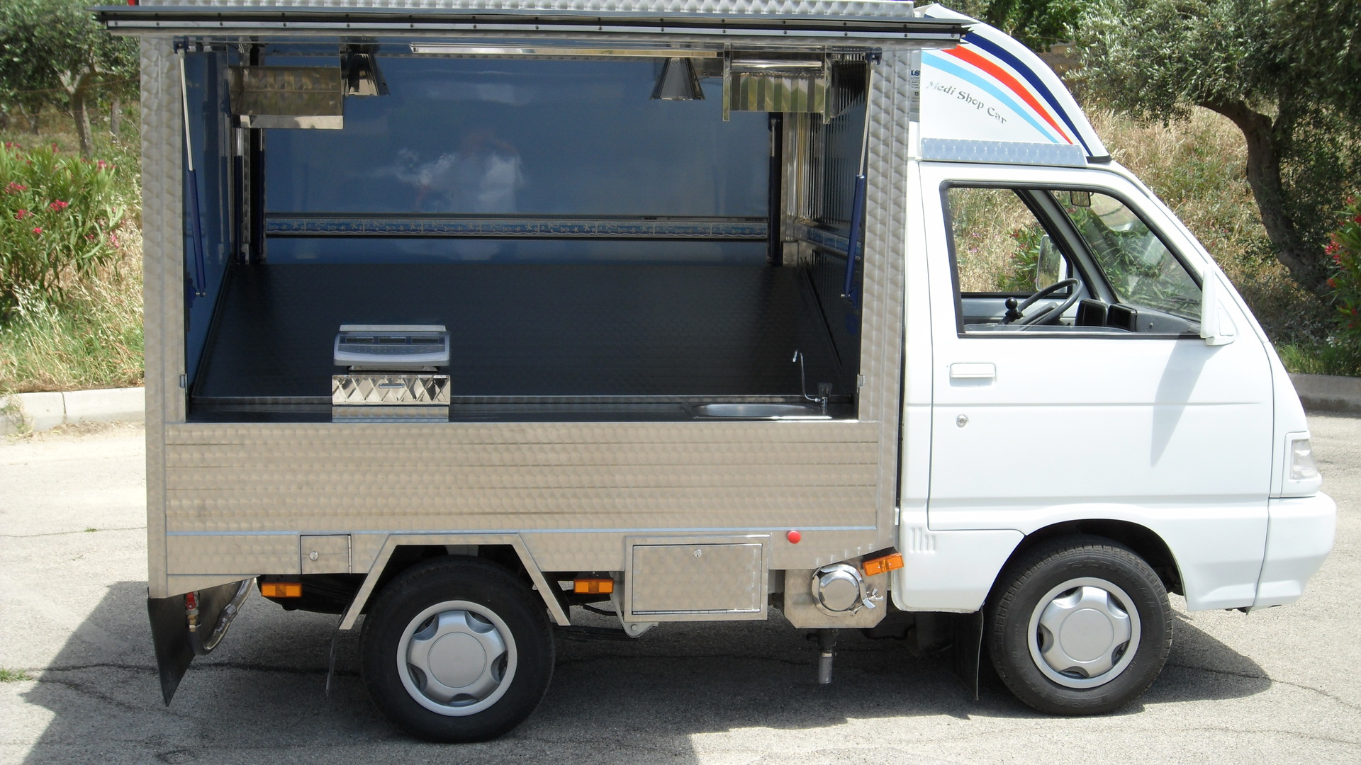 Autonegozio per Pescheria su Piaggio Porter con apertura in tre lati - immagine 19