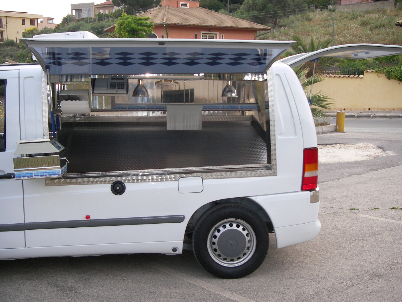 Autonegozio per Pescheria con gruppo frigo - immagine 23
