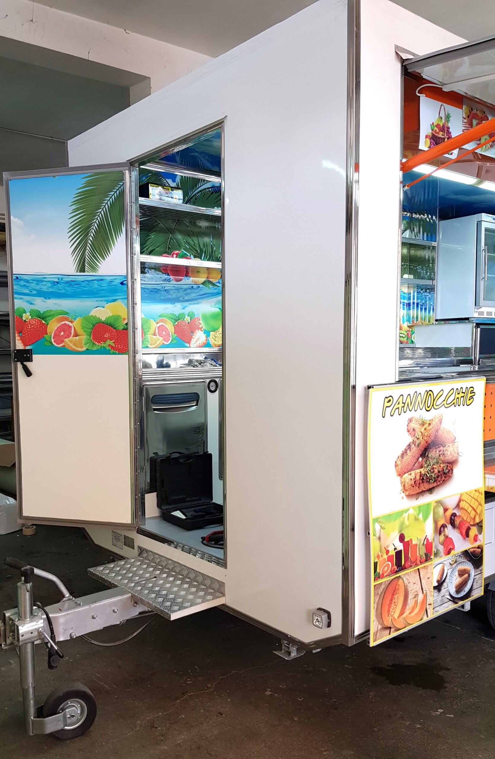 Rimorchio omologato per Catering di Frutta fresca - immagine 4