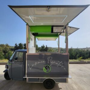 Ape Piaggio per Gastronomia & Catering con tetto estendibile in altezza con apertura in tre lati