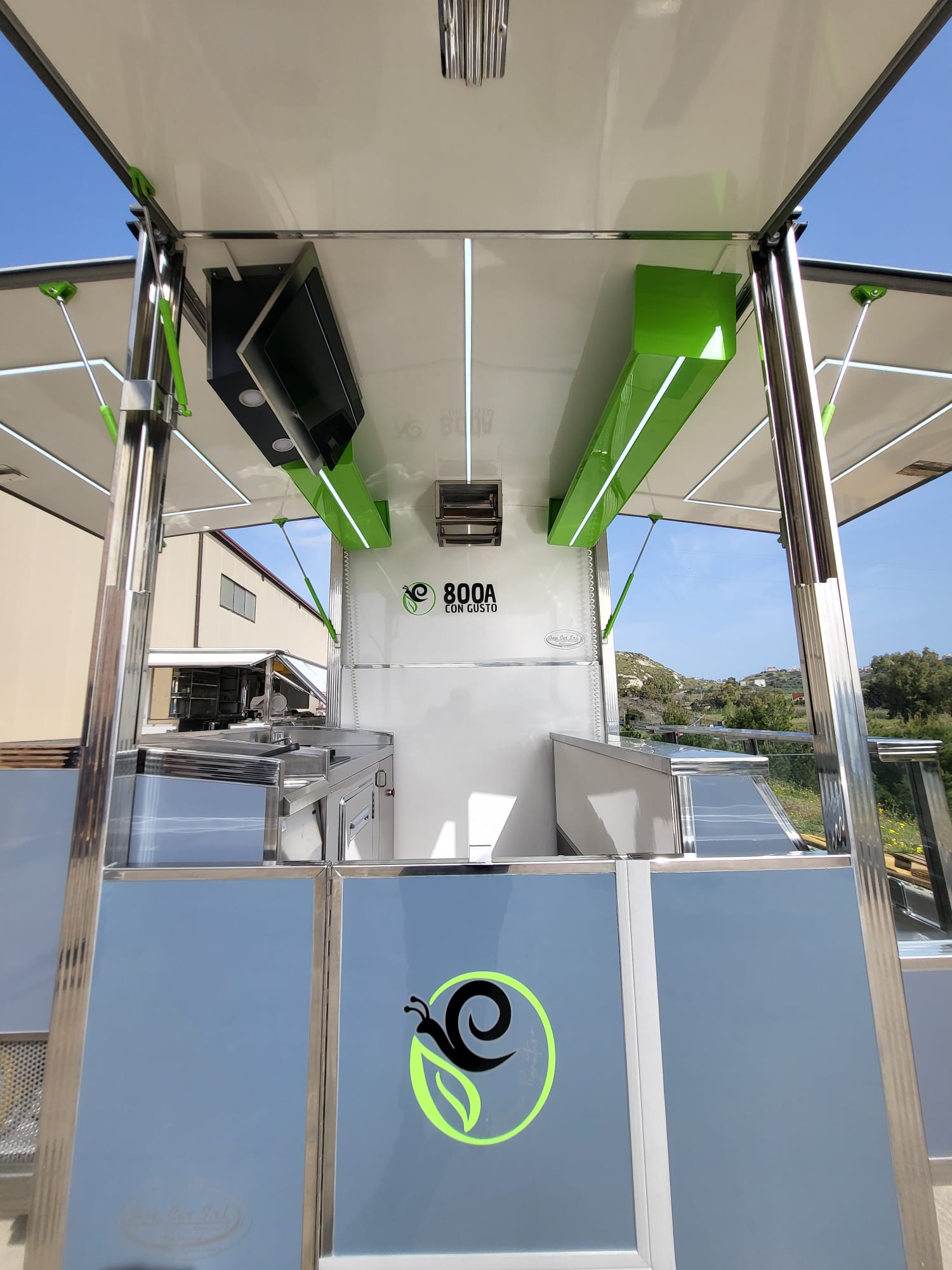 Ape Piaggio per Gastronomia & Catering con tetto estendibile in altezza con apertura in tre lati - immagine 30