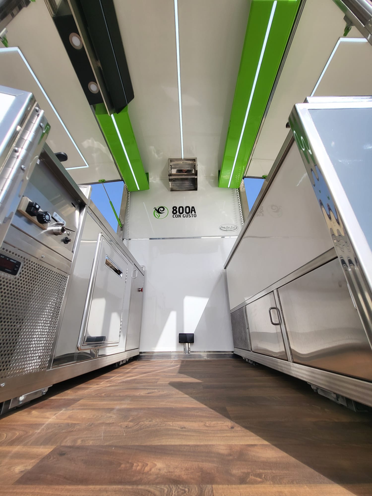 Ape Piaggio per Gastronomia & Catering con tetto estendibile in altezza con apertura in tre lati - immagine 35