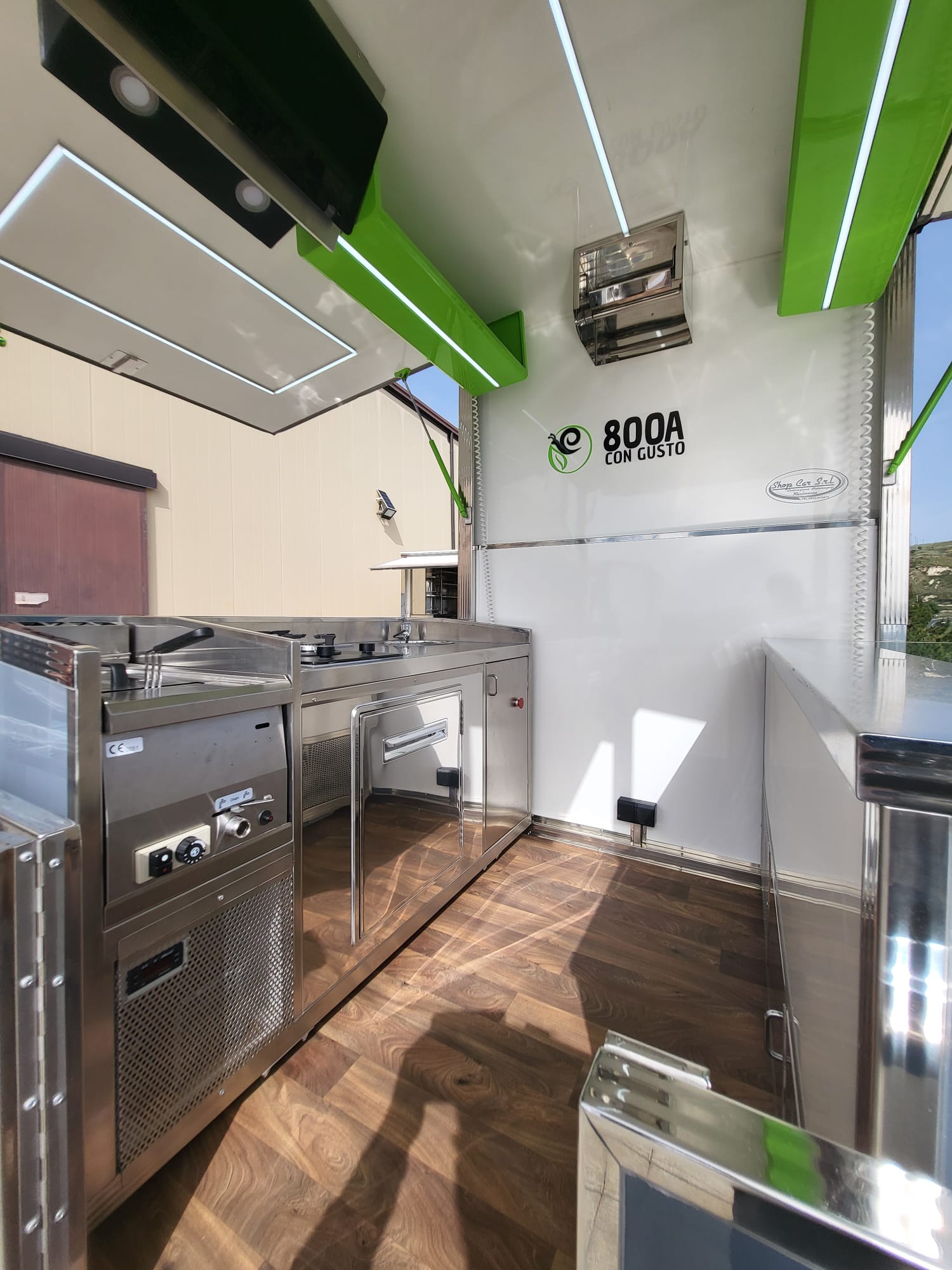 Ape Piaggio per Gastronomia & Catering con tetto estendibile in altezza con apertura in tre lati - immagine 36
