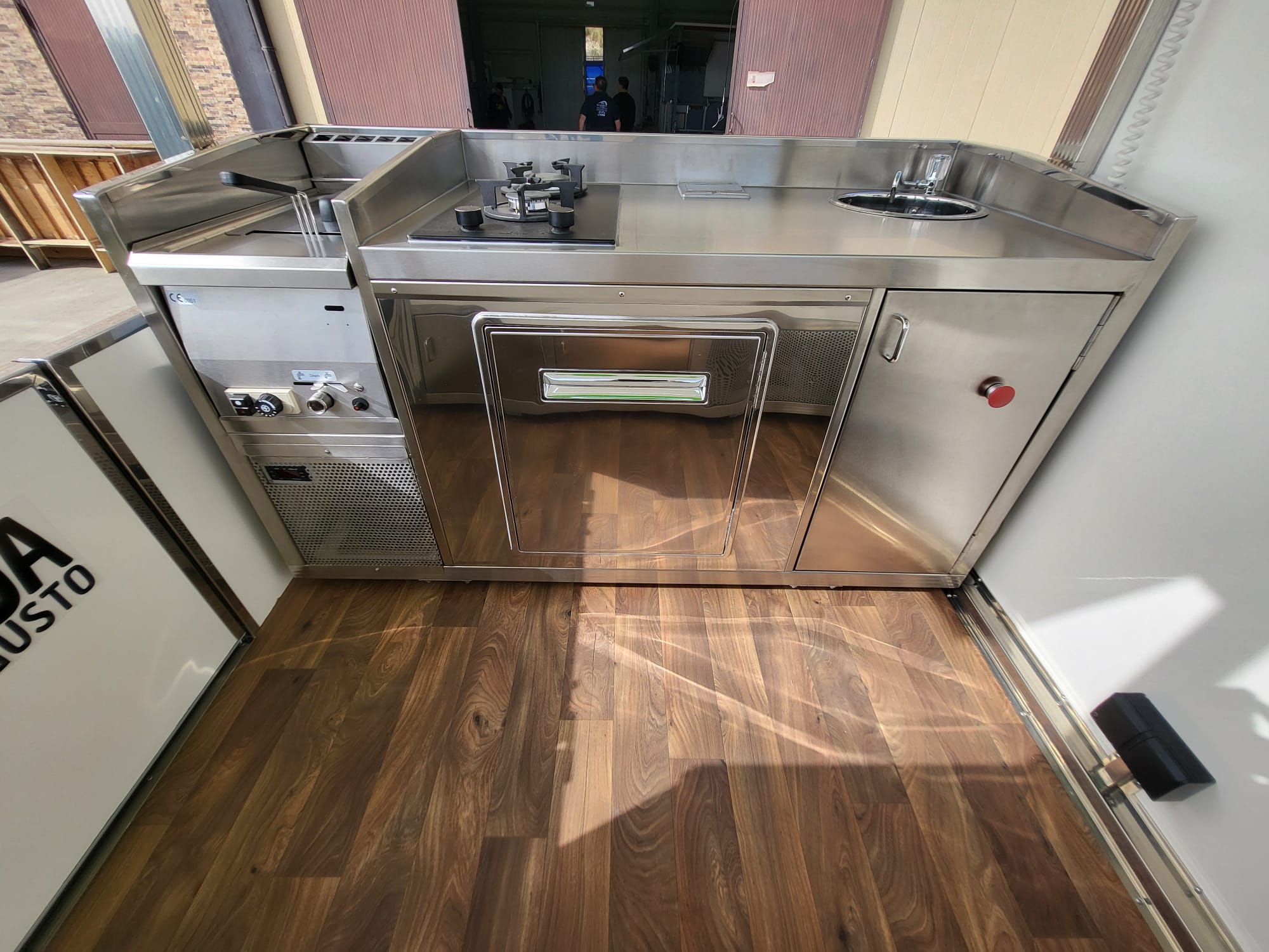 Ape Piaggio per Gastronomia & Catering con tetto estendibile in altezza con apertura in tre lati - immagine 42